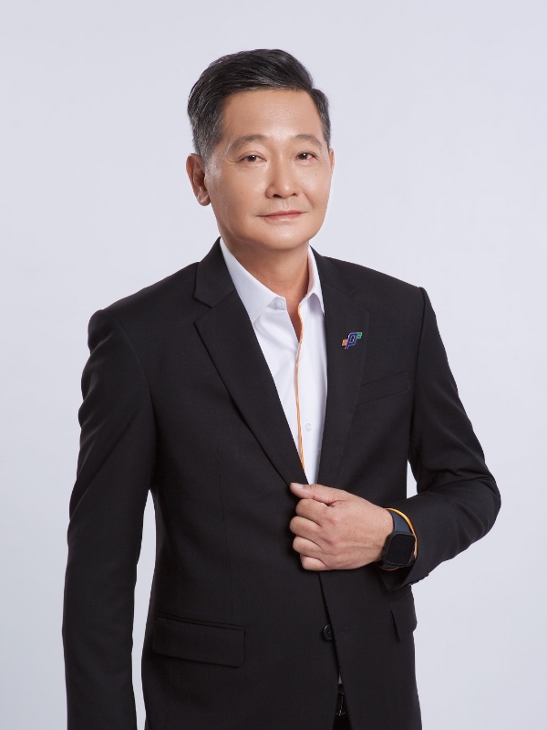 Mr.Ruknung Phaholyothin